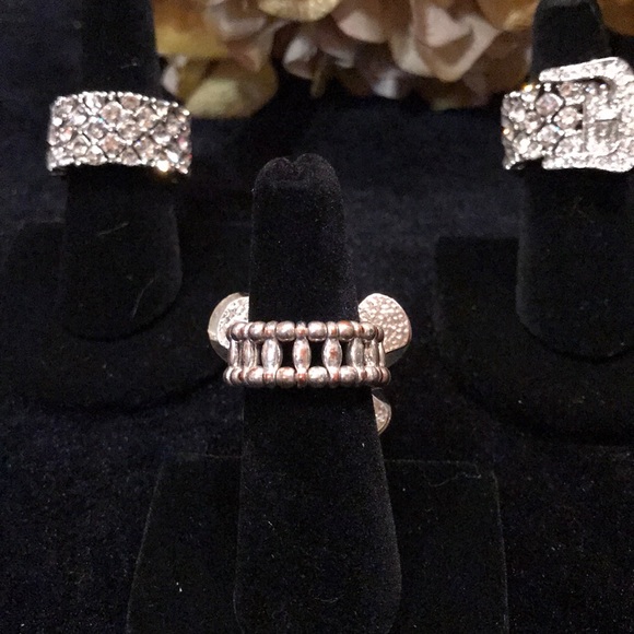 Beautiful Butterfly with Crystals Stretch Ring - Picture 4 of 6